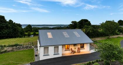 10 min walk to Ireland's #1 Pub 2026 · Newly renovated Lough Derg retreat.