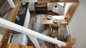 Deluxe Loft, City View | Living area