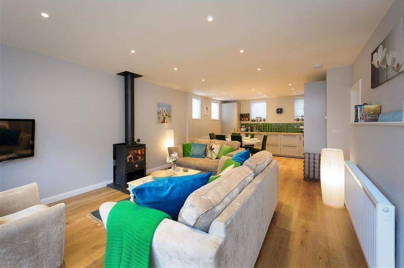 TV, fireplace