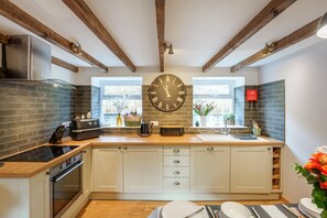Microwave, oven, dishwasher, high chair - 3 Bed in Grantshouse (oc-h33622) (Grantshouse)