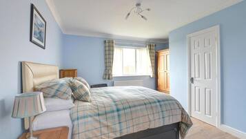 3 bedrooms, iron/ironing board, travel cot, free WiFi