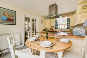 Dining - 2 Bed in Wells-next-the-Sea (oc-1025) (Wells-next-the-Sea)