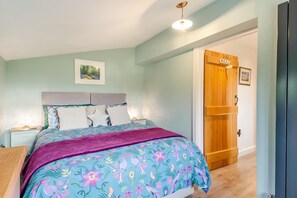 Bügeleisen/Bügelbrett, Reisekinderbett, kostenloses WLAN, Bettwäsche