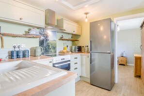 Microwave, oven, dishwasher, high chair - 1 Bed in Happisburgh (oc-b34456) (Happisburgh Common)