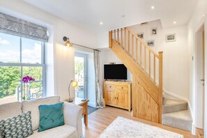 TV - 3 Bed in Pickering (oc-c34363) (Pickering)