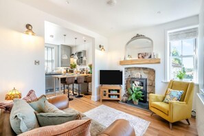 TV - 3 Bed in Pickering (oc-c34363) (Pickering)