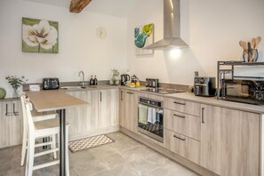 Microwave, oven, dishwasher, high chair - 1 Bed in Brampton (oc-d34590) (Waterhead)