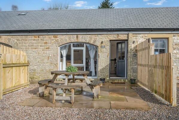 Outdoor dining - 1 Bed in Brampton (oc-d34590) (Waterhead)