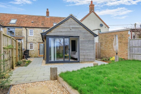 Exterior - 2 Bed in Thornford (oc-h34504) (Thornford)