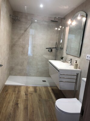 Bathroom - Vrbo Property (Vinuesa)