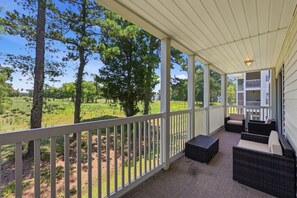 Property grounds - Updated Modern 2-bedroom 2-bath Condo with AC in lively Myrtle Beach (Myrtle Beach)