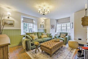 TV, fireplace - 3 Bed in Neath (oc-p34366) (Neath)