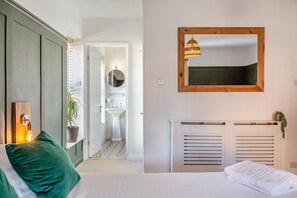 Travel cot, free WiFi, bed sheets - 7 Bed in Ilfracombe (oc-f34374) (Ilfracombe)