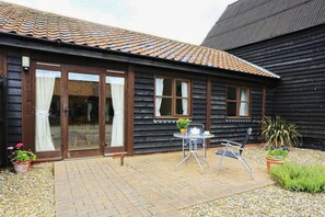 Outdoor dining - 1 Bed in Beccles (oc-hft) (Wangford)