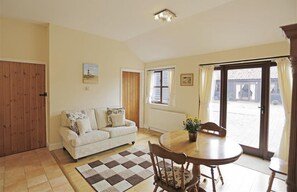 TV - 1 Bed in Beccles (oc-hft) (Wangford)