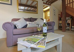 TV, fireplace - 1 Bed in Great Bealings (oc-rosec) (Great Bealings)