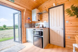 Microwave, oven, cookware/dishes/utensils - 1 Bed in Laneast (oc-h34164) (Laneast)