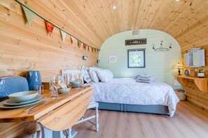 Iron/ironing board, free WiFi, bed sheets - 1 Bed in Laneast (oc-h34164) (Laneast)