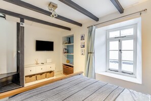 Iron/ironing board, free WiFi, bed sheets - 1 Bed in Looe (oc-l30002) (Looe)