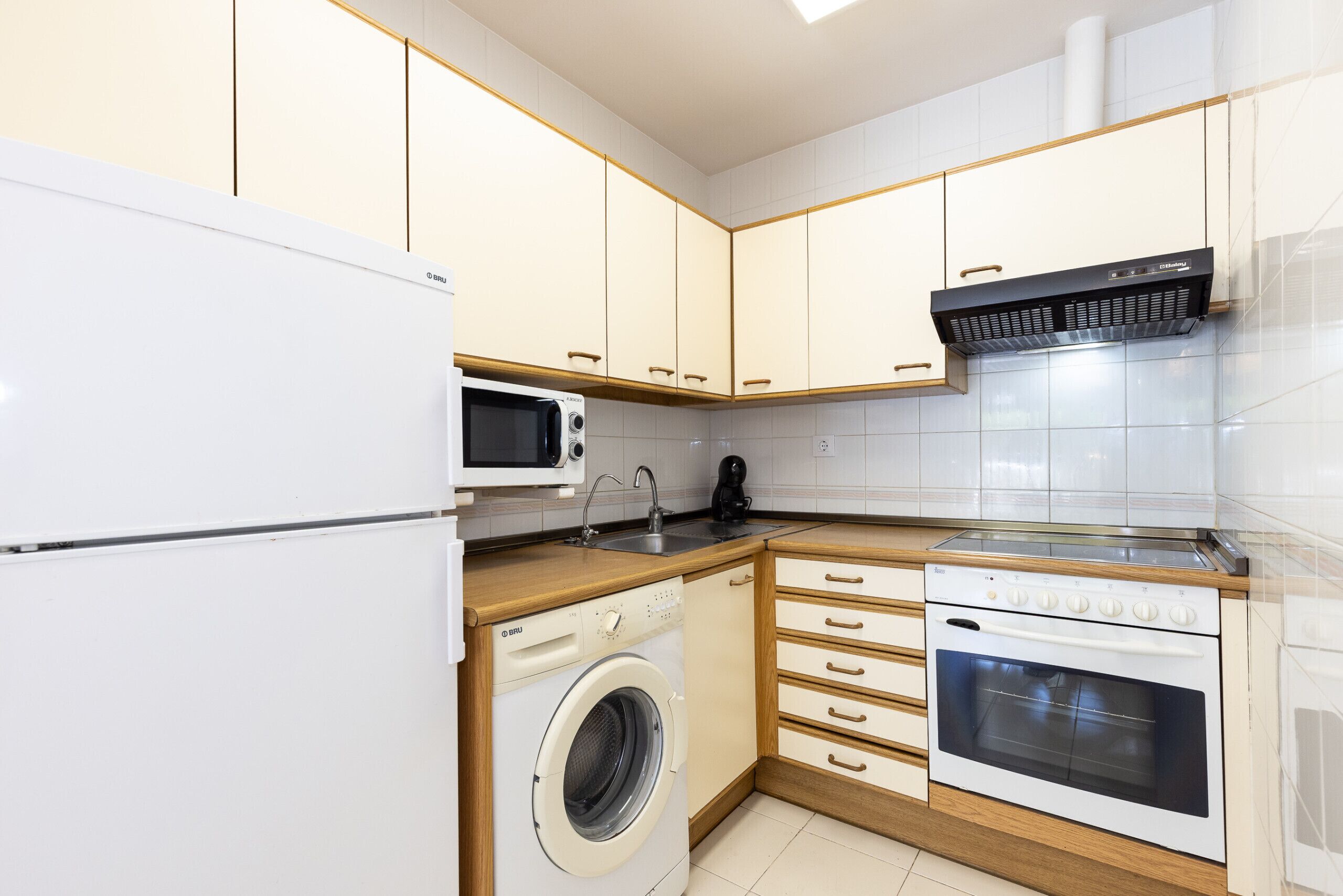 Fridge, microwave, oven, coffee/tea maker