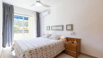 Een strijkplank/strijkijzer, gratis wifi, beddengoed