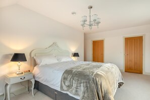 Bügeleisen/Bügelbrett, Reisekinderbett, kostenloses WLAN, Bettwäsche
