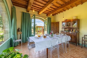 Colazione a buffet a pagamento, servita tutte le mattine 