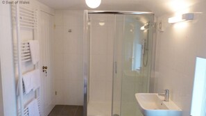 Bathroom - 1 Bed in Porthcawl (oc-94806) (Porthcawl)