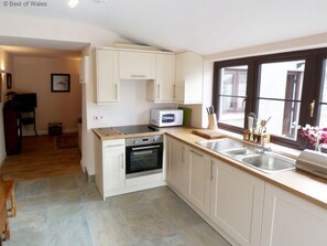 Private kitchen - 1 Bed in Porthcawl (oc-94806) (Porthcawl)
