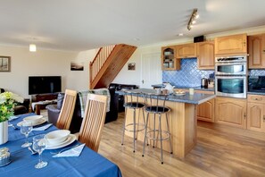 Interior - 4 Bed in Upton Cross (oc-j34643) (Darley)