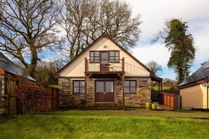 Exterior - 4 Bed in Upton Cross (oc-j34643) (Darley)