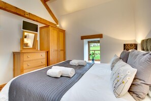 Iron/ironing board, travel crib, WiFi (free), bed sheets - 2 Bed in Bala (oc-82212) (Bala)