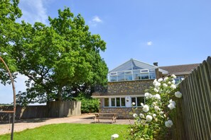 Exterior - 2 Bed in Cardiff (oc-45394) (Peterston-super-Ely)