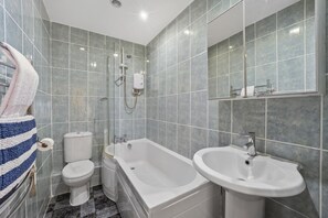 Bathroom - 2 Bed in Cardiff (oc-45394) (Peterston-super-Ely)