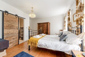 Bügeleisen/Bügelbrett, Reisekinderbett, kostenloses WLAN, Bettwäsche