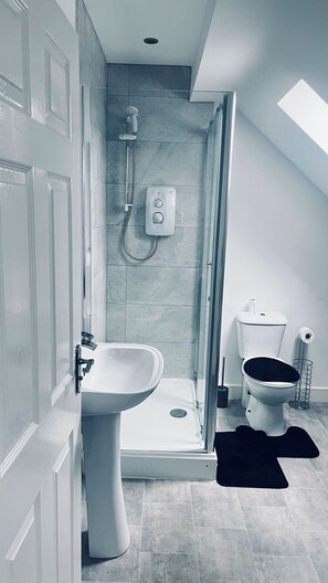 Room, 2 Bedrooms | Bathroom - Room-the Rehoboth Place UK (Wednesbury)