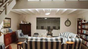 Casa, 5 habitaciones, balcón | Interior
