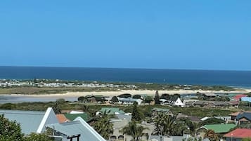 House, 5 Bedrooms, Balcony | Beach