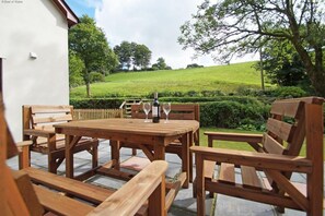 Outdoor dining - 3 Bed in Machynlleth (oc-415059) (Aberhosan)