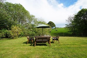 Outdoor dining - 5 Bed in Denbigh (oc-413746) (Llannefydd)