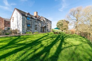 Exterior - 5 Bed in Denbigh (oc-413746) (Llannefydd)