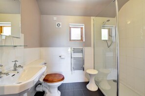 Bathroom - 3 Bed in Dinas Mawddwy (oc-76524) (Llanymawddwy)
