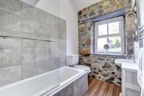 Bathroom - 2 Bed in Caernarfon (oc-76024) (Llanddeiniolen)