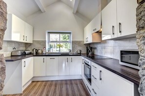 Microwave, oven, dishwasher, highchair - 2 Bed in Caernarfon (oc-76024) (Llanddeiniolen)
