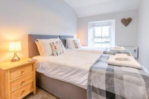 Travel cot, free WiFi, bed sheets - 3 Bed in Porthleven (oc-bayvil) (Porthleven)