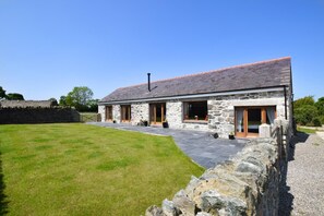 Exterior - 4 Bed in Menai Bridge (oc-bow16) (Menai Bridge)