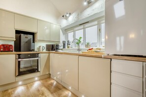 Microwave, oven, dishwasher, high chair - 2 Bed in St. Gennys (oc-p34632) (Crackington Haven)