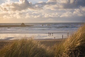Beach - 2 Bed in St. Gennys (oc-p34632) (Crackington Haven)