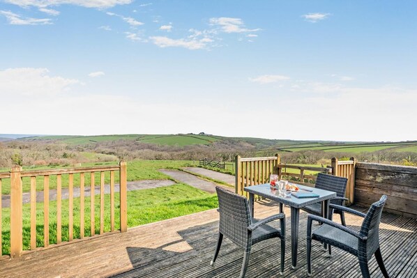 Outdoor dining - 2 Bed in St. Gennys (oc-p34632) (Crackington Haven)