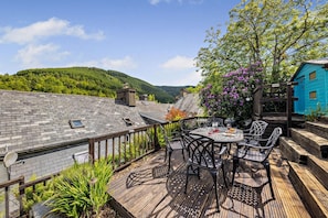 Outdoor dining - 3 Bed in Machynlleth (oc-bow43) (Corris Uchaf)